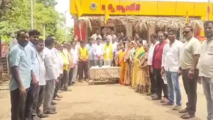 భీమిలి: కూటమి పాలన ఏడాది సందర్బంగా 5,7 వార్డుల సంబరాలులో పాల్గొన్న టీడీపీ రాష్ట్ర నేతలు మొల్లి లక్ష్మణరావు, పిళ్ళా వెంకటరావు