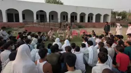 नूह: नूह जिले में पंचायत उपचुनाव: डीएसपी ने नवाबगढ़ और रोजका मेव के सरकारी स्कूल में ग्रामीणों के साथ की बैठक