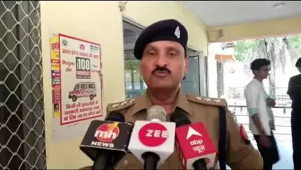 इटावा: जिला अस्पताल पहुंचे सीओ सैफ़ई ने कहा, प्रार्थना पत्र मिलने पर मामले की जांच कर दोषी के खिलाफ कार्रवाई की जाएगी