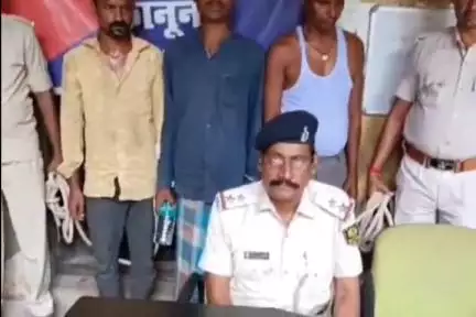 लखीसराय: वृंदावन गांव में किऊल नदी सीढ़ी घाट से पुलिस ने 3 नशे में धुत व्यक्तियों को किया गिरफ्तार
