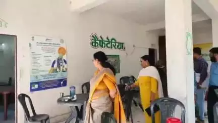 सिमडेगा: उपायुक्त कंचन सिंह ने समाहरणालय स्थित कैफेटेरिया का निरीक्षण किया, सुविधाओं की जानकारी ली