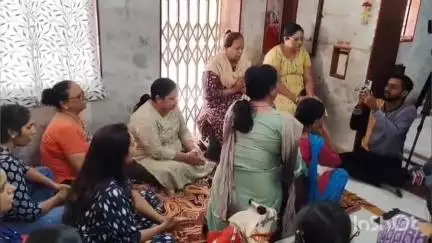 રાજકોટ પૂર્વ: ભૂતપૂર્વ મુખ્યમંત્રી વિજય રૂપાણીને લઈ જતું પ્લેન ક્રેશ, પાડોશીઓ તેમજ મિત્ર વર્તુળોમાં ભારે ચિંતાની લાગણી