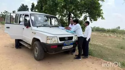 टुंडी: ठेठाटांड़-सर्रा पथ के जीर्णोद्धार हेतु अंचल अधिकारी जितेंद्र प्रसाद ने अधिग्रहण प्रक्रिया की शुरू