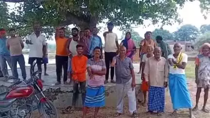 विष्णुगढ़: डुमर के बेड़म में नशा मुक्ति को लेकर जागरूकता अभियान चलाया गया