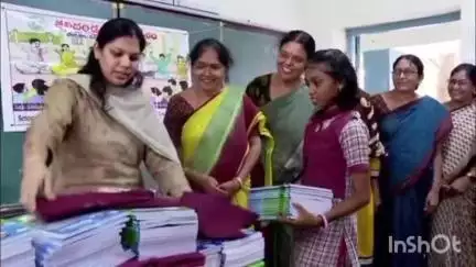 కరీంనగర్: పిల్లలను ప్రభుత్వ పాఠశాలల్లో చేర్పించాలి: జిల్లా కలెక్టర్ పమేలా సత్పతి