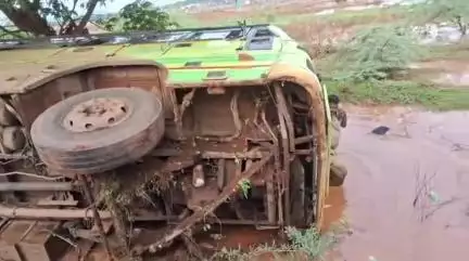 ಬಾಗಲಕೋಟೆ: ನಿಯಂತ್ರಣ ತಪ್ಪಿ ರಸ್ತೆ ಪಕ್ಕದ ಜಮೀನಿಗೆ ಉರುಳಿದ ಕೆ.ಎಸ್.ಆರ್.ಟಿ.ಸಿ ಬಸ್, ನಗರದ ಹೊರವಲಯದಲ್ಲಿ ಘಟನೆ