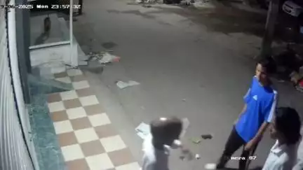 कांके: रांची के चर्च रोड पर मानसिक रूप से कमजोर व्यक्ति से लूटपाट, सीसीटीवी फुटेज हुआ वायरल