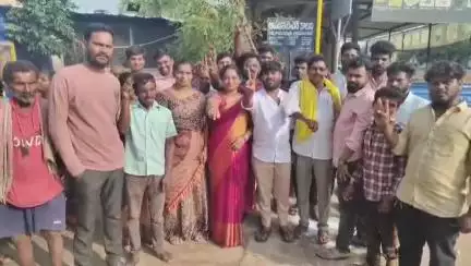 శింగనమల: బుక్కరాయసముద్రం మండల కేంద్రంలోని ఎన్నికల్లో ఇచ్చిన హామీ నిలబెట్టుకున్న ఏకైక సీఎం చంద్రబాబు తెలుగు యువత నాయకుడు కిరణ్ తెల