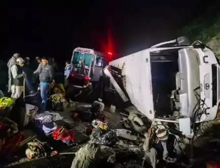 जोशीमठ: बदरीनाथ से हरिद्वार जा रही बस ज्योतिर्मठ के हेलंग में हाइवे पर पलटी, 14 यात्री घायल, तीन गंभीर घायलों को अस्पताल भेजा गया