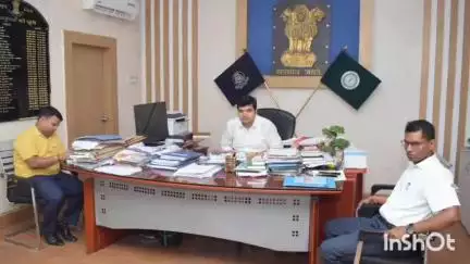 पाकुड़: डीसी ने कार्यालय कक्ष में निर्बाध बिजली आपूर्ति का निर्देश दिया, अनावश्यक बिजली काटने पर होगी कार्रवाई