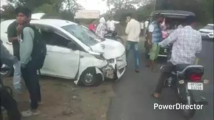 परसिया: परासिया: न्यूटन के भीमसेन में दो कारों की भिड़ंत, 2 महिलाओं समेत 6 घायल, 4 गंभीर
