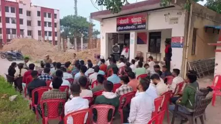 फतेहाबाद: फतेहाबाद के चयनित अभ्यर्थियों की पुलिस भर्ती पर इंस्पेक्टर डीपी तिवारी ने फतेहाबाद थाने में ली बैठक