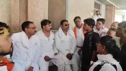 राजापुर: मऊ के पिपरौंड़ में हुई हत्या मामले में पीड़ित परिवार से मिलने PM हाउस पहुंचे खंगार क्षत्रिय समाज के युवा अध्यक्ष