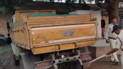गोपद बनास: खनिज विभाग की टीम ने ग्राम पड़री से अवैध रेत परिवहन करते टाटा 407 वाहन को पकड़ा