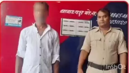 तुरकौलिया: रघुनाथपुर पुलिस ने सपही जटवा से फरार हत्यारोपी को किया गिरफ्तार, न्यायिक हिरासत में भेजा