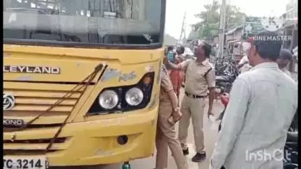 జనగాం: జనగాం లో ఫిట్నెస్ లేని మూడు స్కూల్ బస్సులను సీజ్ చేసిన ,అసిస్టెంట్ మోటార్ వెహికల్ ఇన్స్పెక్టర్ ఫహిమా సుల్తానా