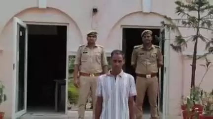 पलिया: भीरा कोतवाली पुलिस ने दुष्कर्म के मामले में वांछित अभियुक्त को गांव से किया गिरफ्तार