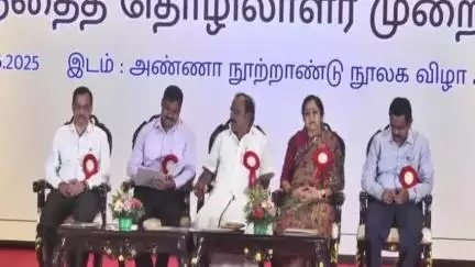 கிண்டி: குழந்தை தொழிலாளர்கள் முறை ஒழிப்பு தினம் -  அண்ணா நூற்றாண்டு நூலக வளாகத்தில் அமைச்சர் C.V.கணேசன் முன்னிலையில் உறுதிமொழி ஏற்பு