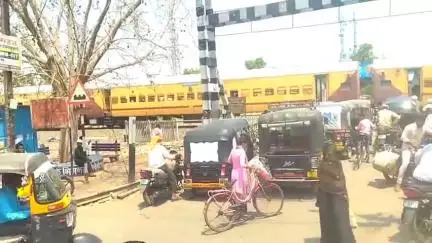 परभणी: भीम नगर रेल्वे गेटवर भुयारी पूल अथवा उड्डाणपूल बांधावा वंचित बहुजन आघाडीची जिल्हाधिकाऱ्यां मागणी #Jansamasya