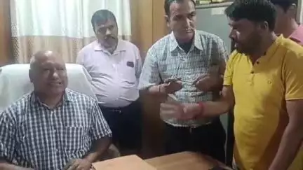 जोशीमठ: तीन सालों से बंद पड़ी दुकानों के आवंटन को लेकर पालिका की कार्रवाई के विरोध में सभासदों ने रुकवाई बोली प्रक्रिया