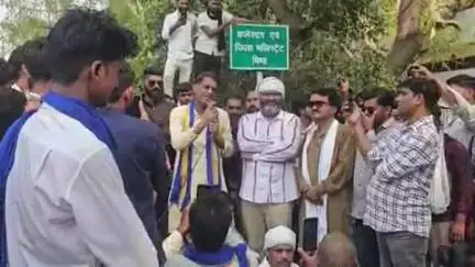 भिंड नगर: भिंड में भीम आर्मी और आजाद समाज पार्टी के कार्यकर्ताओं ने ज़मीन के मामले में कलेक्ट्रेट का घेराव कर एडीएम को ज्ञापन दिया