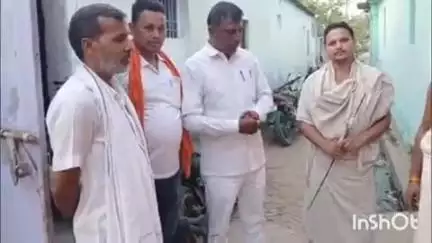 करपी: भाजपा जिला उपाध्यक्ष आनंद चंद्रवंशी ने पत्रकार के पिता के निधन पर केयाल गांव पहुंचकर दी सांत्वना