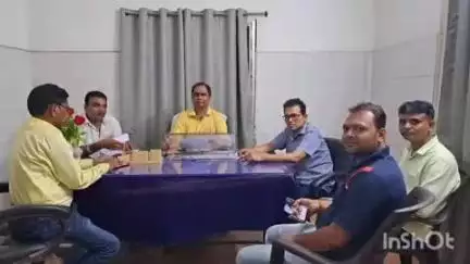 नाला: गुरुवार को नाला CHC कार्यालय में प्रभारी चिकित्सा पदाधिकारी ने नियमित टीकाकरण को लेकर की बैठक