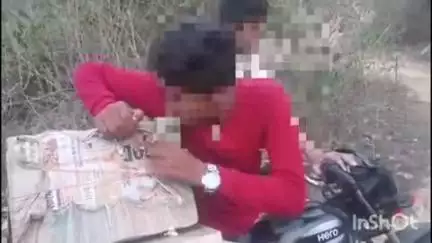 मोहनपुर: माडन जमनी से एक बाइक पर अवैध शराब और बीयर के साथ कारोबारी गिरफ्तार