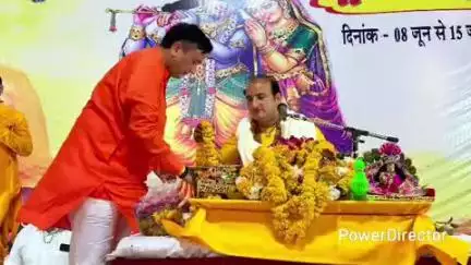 मेहगांव: गिंगरखी गांव में श्रीमद् भागवत कथा में कांग्रेस प्रदेश सचिव प्रमोद चौधरी ने कथा व्यास का आशीर्वाद लिया