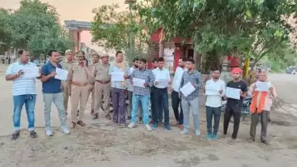 मंझनपुर: लोहंदा कांड के खिलाफ सवर्ण आर्मी ने विजया में कैंडल मार्च निकाला: न्याय, मुआवज़ा और गिरफ्तारी की उठी मांग