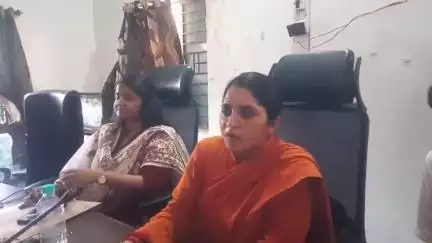 बक्स्वाहा: विधायक राम सिया भारती ने की समीक्षा बैठक, विकास और स्वास्थ्य सेवाओं पर अफसरों को दिए निर्देश