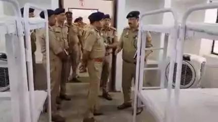 इटावा: डीआईजी ने इटावा पहुंचकर आरक्षी भर्ती के प्रशिक्षण एवं नियुक्ति पत्र वितरण कार्यक्रम की व्यवस्थाओं का परखा