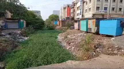 परभणी: नीरज हॉटेल ते बस स्थानककडे जाणाऱ्या डिग्गी नाल्याची सफाई करा नागरिकांची मागणी #Jansamasya
