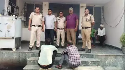 जैसीनगर: जैसीनगर पुलिस ने अल्टो कार से अवैध शराब ज़ब्त कर 2 आरोपियों को किया गिरफ्तार, 2 फरार