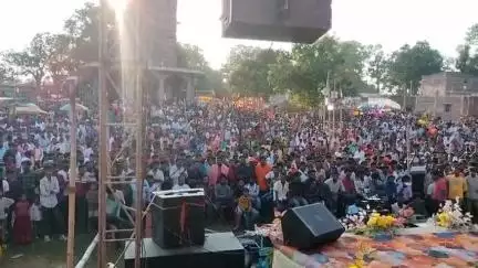 बूरमू: बुढ़मू प्रखंड के उमेदंडा ग्राम में झारखंडी रीति-रिवाज से मंडा पूजा सह झूलन कार्यक्रम मनाया गया!