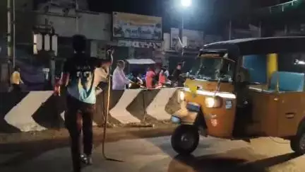 தருமபுரி: மதுபான கடையில் பாம்புடன் மதுபிரியர் அட்டகாசம் செய்த சூர்யா மீது காவல்துறை வழக்குப்பதிவு.