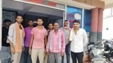 महोबा: जिला महिला अस्पताल की लापरवाही से गर्भवती महिला और गर्भ में बच्चे की हुई मौत, परिजनों ने की कार्रवाई की मांग