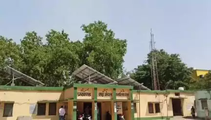 नोखा: नोखा प्रखंड मुख्यालय पर राजपुर के वीडियो रवि राज ने वीडियो का प्रभार लिया