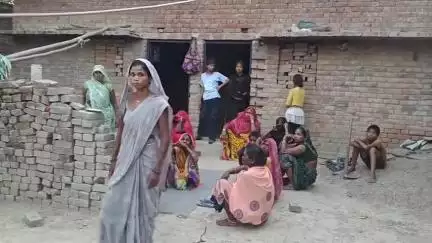 करछना: हर्रई गांव में बीमारी से परेशान मजदूर ने घर के पीछे नीम के पेड़ पर फांसी लगाकर आत्महत्या की