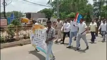 କେନ୍ଦୁଝର ସହର: ଛାତ୍ର ଛାତ୍ରୀଙ୍କ ପାଇଁ ମାଗଣା ସରକାରୀ ସାର୍ବଜନୀନ ପରିବହ‌ନ ଦାବିରେ କେନ୍ଦୁଝର ଆଟିଓ କାର୍ଯ୍ୟାଳୟ ସମୁଖରେ ଯୁବ କଂଗ୍ରେସ ବିକ୍ଷୋଭ ପ୍ରଦର୍ଶନ