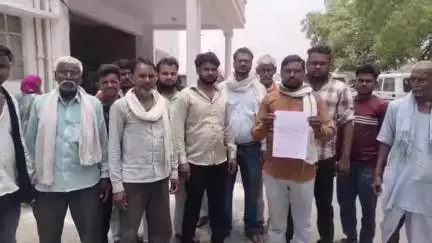 महोबा: चुरबरा से शाहपहाड़ी मार्ग की बदहाली से ग्रामीण आक्रोशित, डीएम से की शिकायत