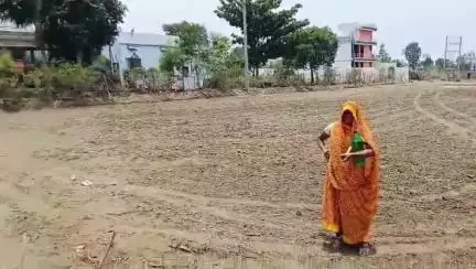 सीहोर: बिलकिसगंज से खेड़ली वाले शासकीय ग्रेवल रोड पर अवैध अतिक्रमण व निर्माण हटाया गया