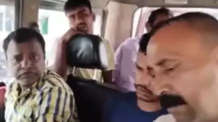 হলদিবাড়ি: বেআইনিভাবে ভারতে প্রবেশ করে ভারতীয় পরিচয় পত্র তৈরির অভিযোগ; গ্রেপ্তার 1 ভারতীয় ও 1 বাংলাদেশি, 5 দিনের PC-র নির্দেশ