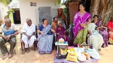 ಮೊಳಕಾಲ್ಮುರು: ಸಾವಿರಾರು ಗರ್ಭಿಣಿಯರಿಗೆ ನಾರ್ಮಲ್ ಡೆಲಿವರಿ ಮಾಡಿಸಿದ 'ಸೂಲಗಿತ್ತಿ ತಿಮ್ಮಕ್ಕ'ಗೆ ಕಾಲುವೆಹಳ್ಳಿಯಲ್ಲಿ ಸನ್ಮಾನ