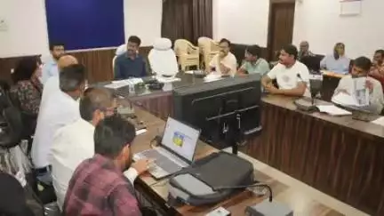 रामपुर बघेलान: कृषि आयुक्त की बैठक की तैयारी को लेकर कलेक्टर ने की समीक्षा बैठक