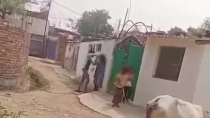 दमोह: कोतवाली थाना क्षेत्र में महिला से रेप के बाद धर्मांतरण का दबाव बनाने वाले आरोपी का महिला से मारपीट का वीडियो आया सामने