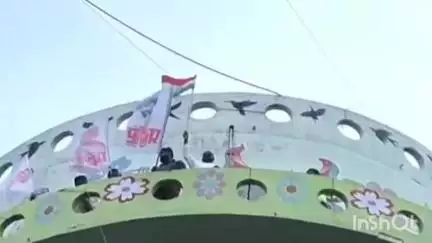 कोपरगाव: बच्चू कडू यांच्या उपोषणास पाठींबा म्हणून नगरपंचायत जवळील पाण्याच्या टाकीवर चढत प्रहारचे शोले स्टाईल आंदोलन