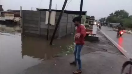 जालना: चमडा बाजार भागात पावसाचे पाणी साचल्याने नागरीकांची तारांबळ; नागरीकांना करावा लागतोय अचणीचा सामना
#Jansamasya