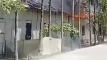 সৃজনগ্ৰাম: শিমলাবাৰীত বৈদ্যুতিক শ্বৰ্ট চার্কিটৰ ফলত এজন লোকৰ বাসগৃহত ভয়ংকৰ অগ্নিকাণ্ডৰ ঘটনা, ১০ লক্ষাধিকৰ সামগ্ৰীৰ ক্ষতিসাধন