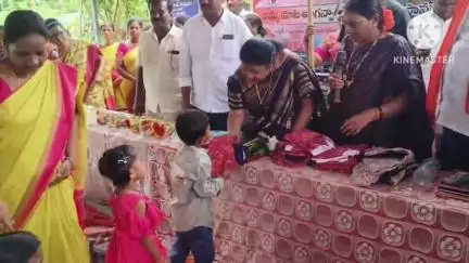 సత్తుపల్లి: సత్తుపల్లిలో సామూహిక అక్షరాభ్యాసం నిర్వహించిన ఎమ్మెల్యే మట్ట రాగమయి
